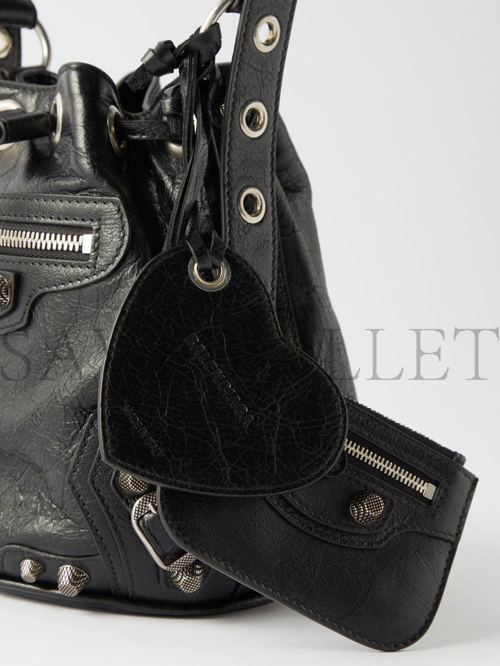 BALENCIAGA BLACK LE CAGOLE XS CRINKLED-LEATHER BUCKET BAG MATCHESFASHION US (22*20*15cm)