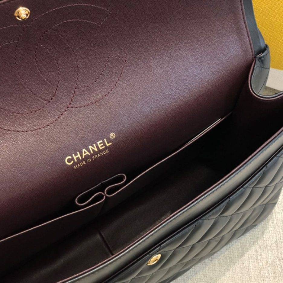 CHANEL CLASSIC FLAP MAXI BLACK CAVIAR LEATHER GOLD HARDWARE (33*22*9cm)